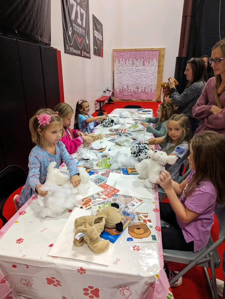 Picture of a 7 year old girl's Dog Themed Birthday Party